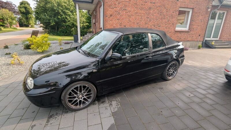 Schwarz Gebraucht 1999 VW Golf Cabriolet Comfortline Cabrio | 3.999 € (Etwas zu teuer) - Bild 1/4