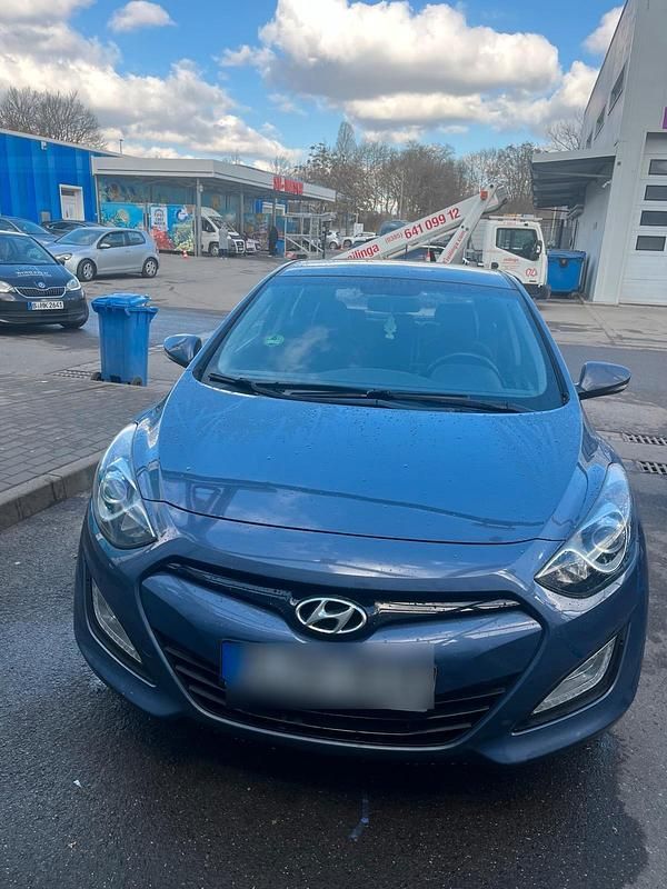 Gebraucht Hyundai i30 99 PS (72 kW) 2012 Blau Limousine