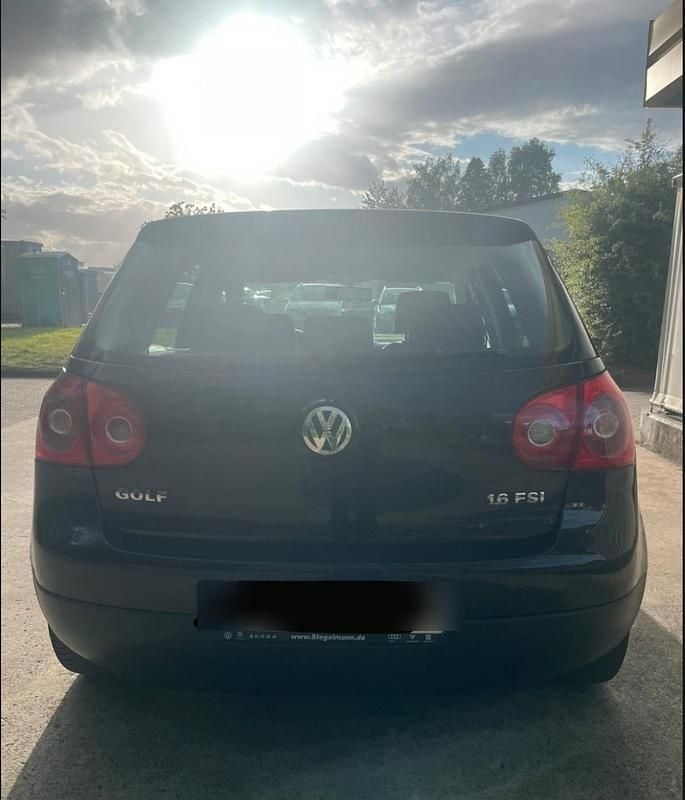 Schwarz Gebraucht 2004 VW Golf V Kleinwagen | 2.100 € (Guter Preis) - Bild 1/4