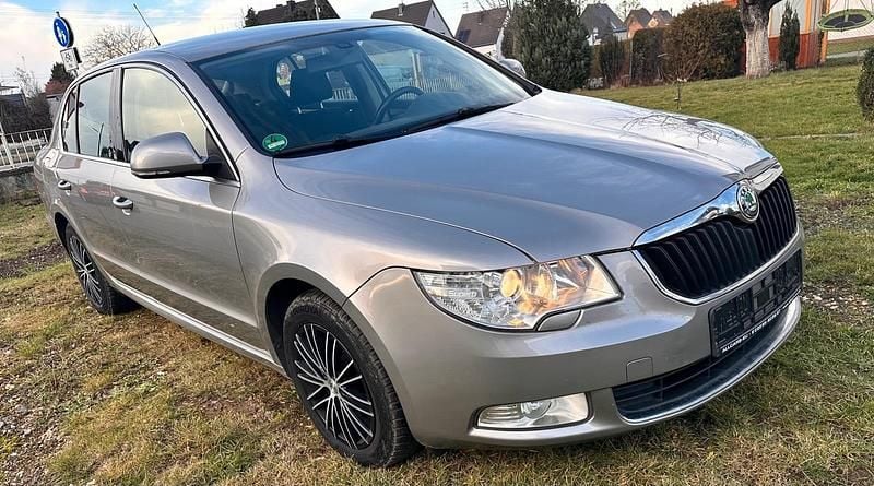 Gebraucht Skoda Superb 160 PS (117 kW) 2013 Grau Limousine