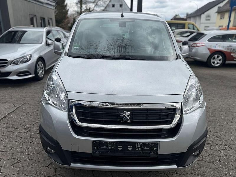 Gebraucht Peugeot Partner Tepee 120 PS (88 kW) 2018 Silber Van / Kleinbus