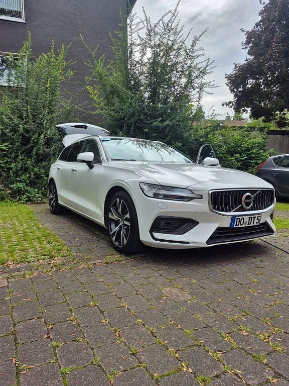 Weiß Gebraucht 2020 Volvo V60 Inscription Kombi | 22.999 € (Superpreis) - Bild 1/4