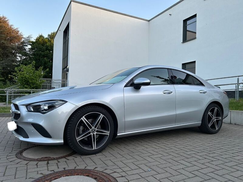 Silber Gebraucht 2020 Mercedes CLA180 Progressive Limousine | 25.499 € (Guter Preis) - Bild 1/4