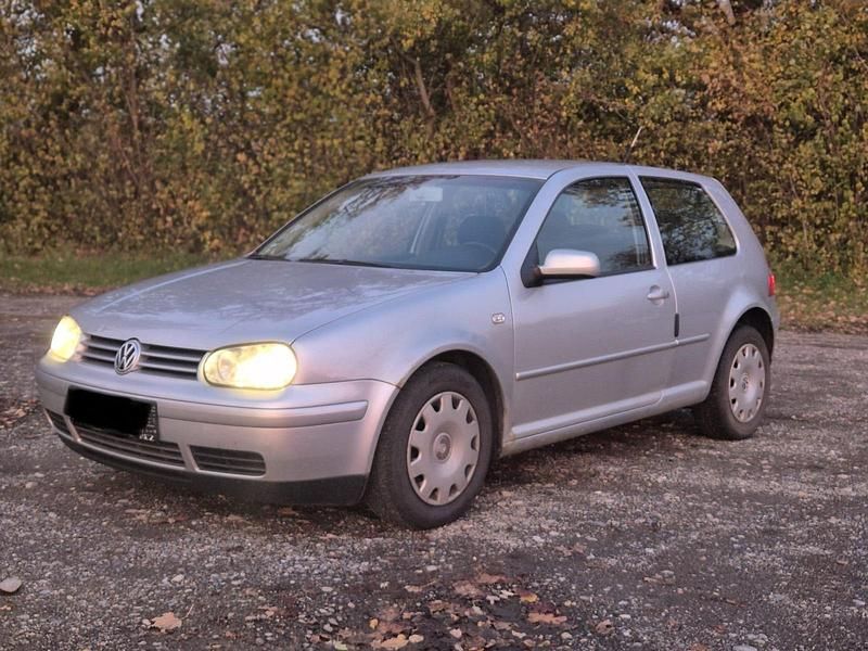 Silber Gebraucht 2003 VW Golf IV Pacific Kleinwagen | 1.750 € (Guter Preis) - Bild 1/4