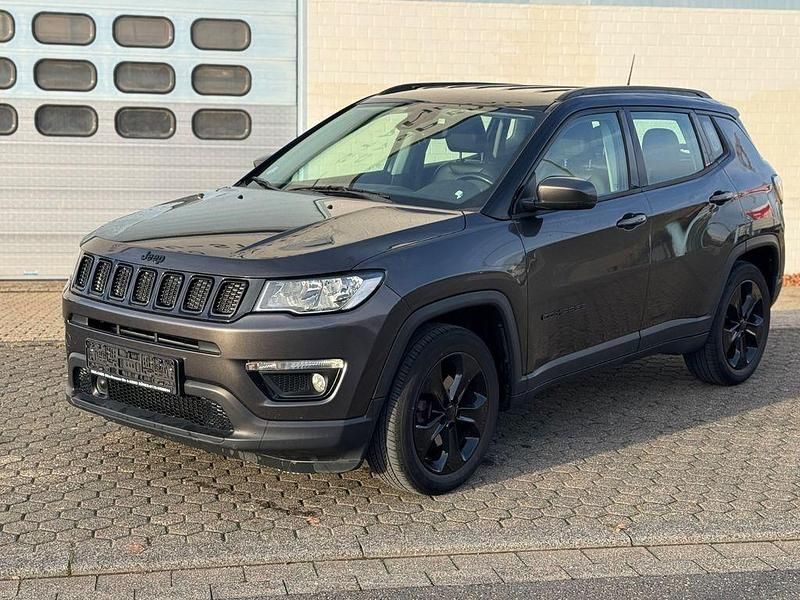 Grau Gebraucht 2018 Jeep Compass Longitude SUV | 8.999 € (Superpreis) - Bild 1/4