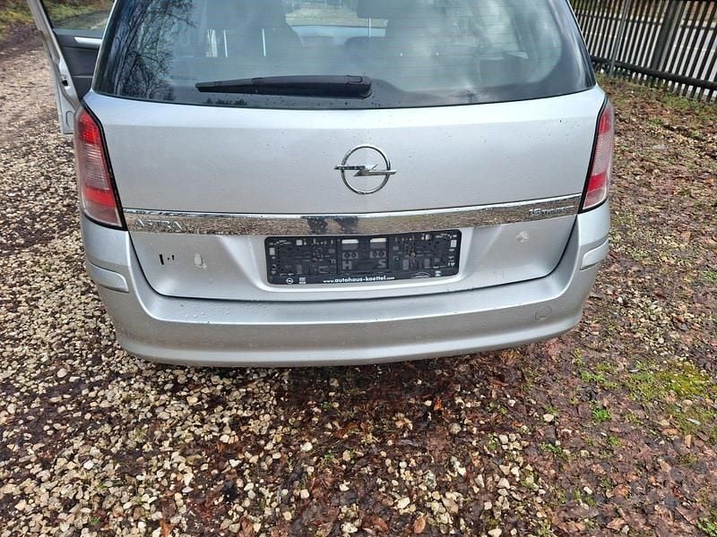 Gebraucht Opel Astra 105 PS (77 kW) 2006 Silber Kombi