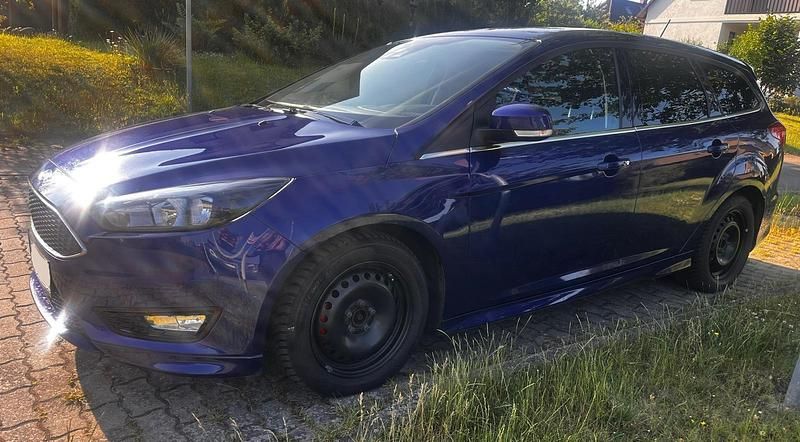 Blau Gebraucht 2018 Ford Focus Kombi | 10.799 € (Superpreis) - Bild 1/4
