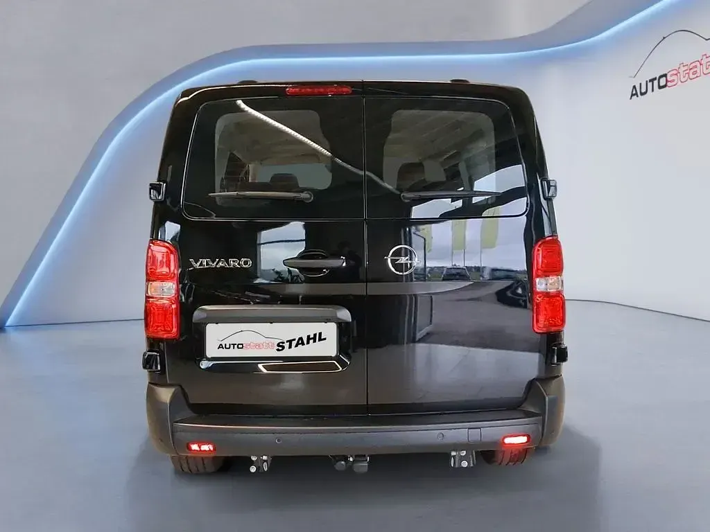 Neu Opel Vivaro-e Combi 177 PS (130 kW) 2025 Karbonschwarz Van / Kleinbus