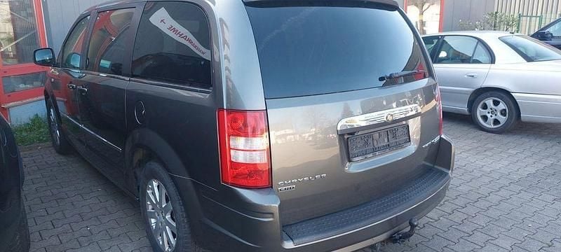 Schwarz Gebraucht 2010 Chrysler Grand Voyager Van / Kleinbus | 3.990 € (Guter Preis) - Bild 1/4
