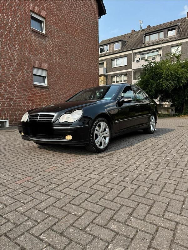 Schwarz Gebraucht 2003 Mercedes C240 Avantgarde Limousine | 3.399 € (Fairer Preis) - Bild 1/4