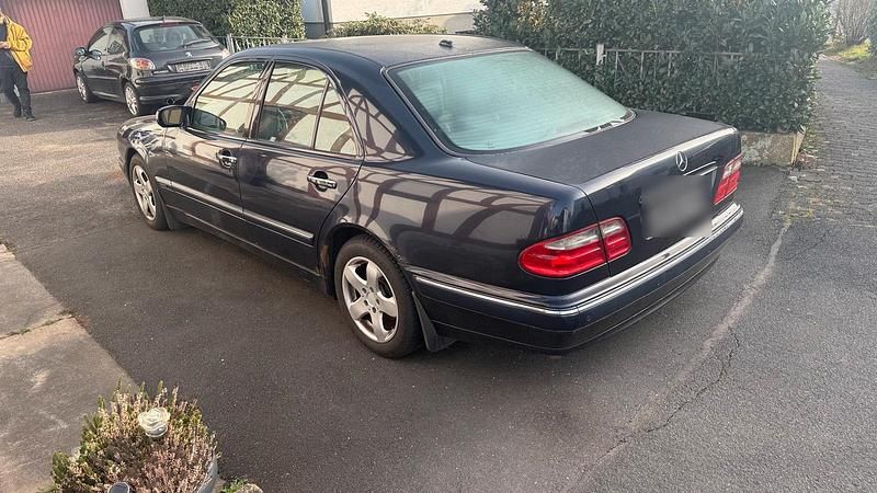 Gebraucht Mercedes E320 197 PS (144 kW) 2001 Blau Limousine