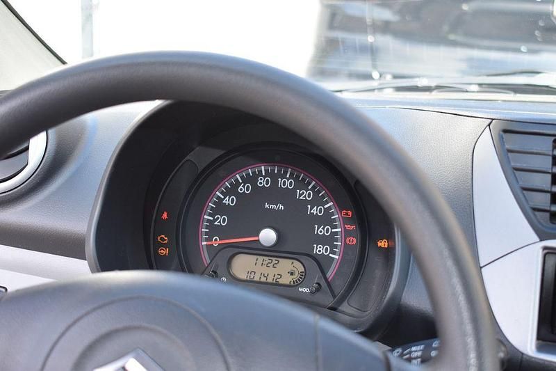 Silber Gebraucht 2011 Suzuki Alto Club Kleinwagen | 3.950 € (Etwas zu teuer) - Bild 1/4