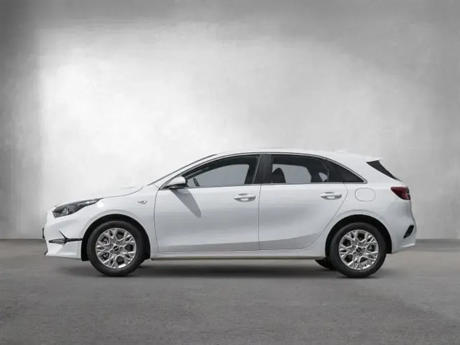 Second-hand Kia Ceed Vision 101 CP (74 kW) 2025 Alb Hatchback