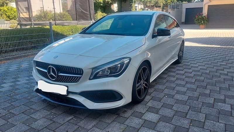 Weiß Gebraucht 2017 Mercedes CLA200 Shooting Brake AMG line Kombi | 20.500 € (Guter Preis) - Bild 1/4