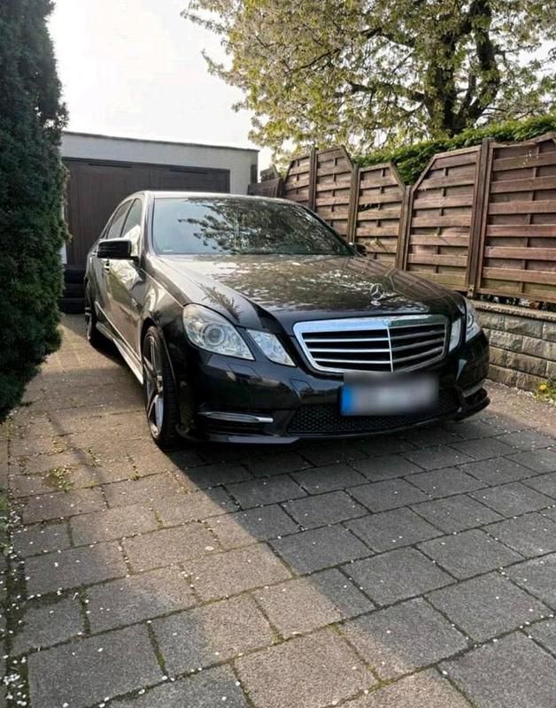 Gebraucht Mercedes E250 204 PS (150 kW) 2012 Schwarz Limousine