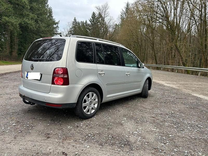Gebraucht VW Touran Highline 170 PS (125 kW) 2009 Silber Van / Kleinbus