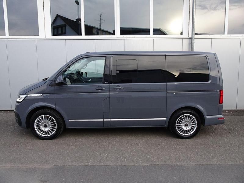 Gebraucht VW Multivan 150 PS (110 kW) 2022 Grau Van / Kleinbus