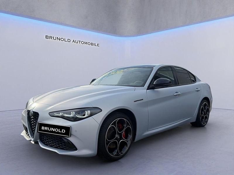 Silber Gebraucht 2023 Alfa Romeo Giulia Competizione Limousine | 39.900 € (Teuer) - Bild 1/4