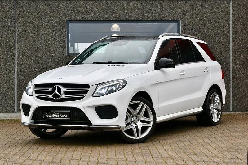 Weiß Gebraucht 2015 Mercedes GLE350 AMG line Van | 26.180 € - Bild 1/4