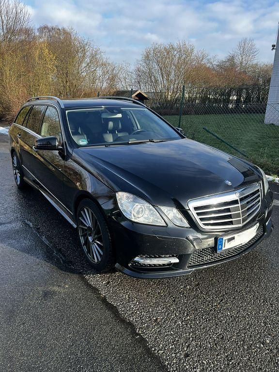 Gebraucht Mercedes E300 Avantgarde 231 PS (169 kW) 2012 Schwarz Limousine