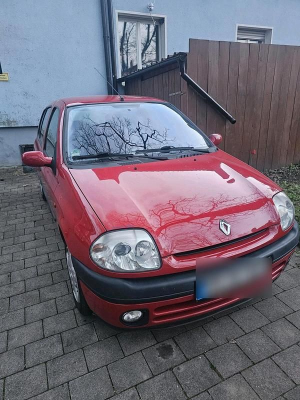 Rot Gebraucht 2000 Renault Clio II Kleinwagen | 4.000 € (Teuer) - Bild 1/4