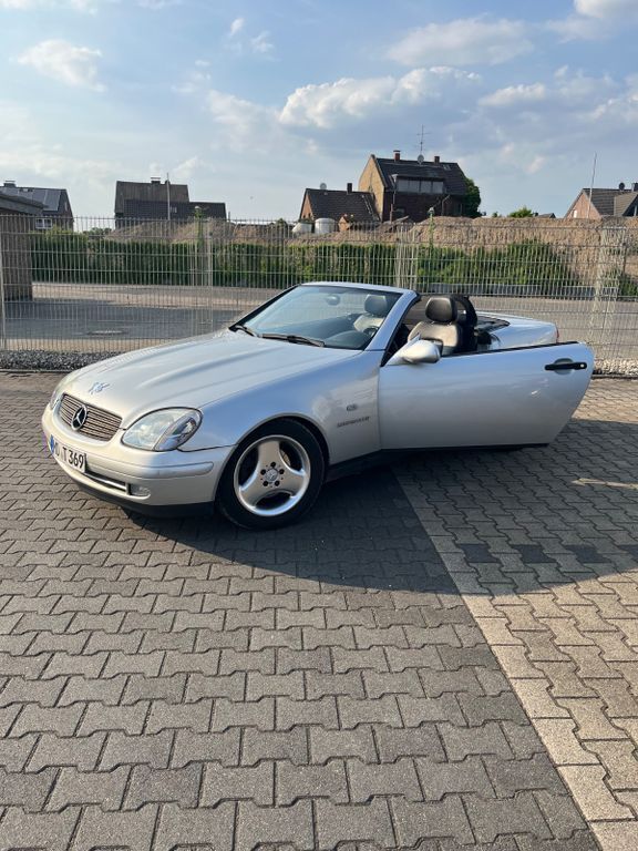 Gebraucht Mercedes SLK230 197 PS (144 kW) 2000 Silber Cabrio