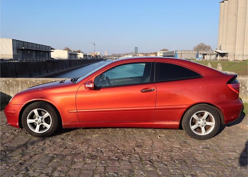 Gebraucht Mercedes C180 129 PS (94 kW) 2001 Rot Coupé