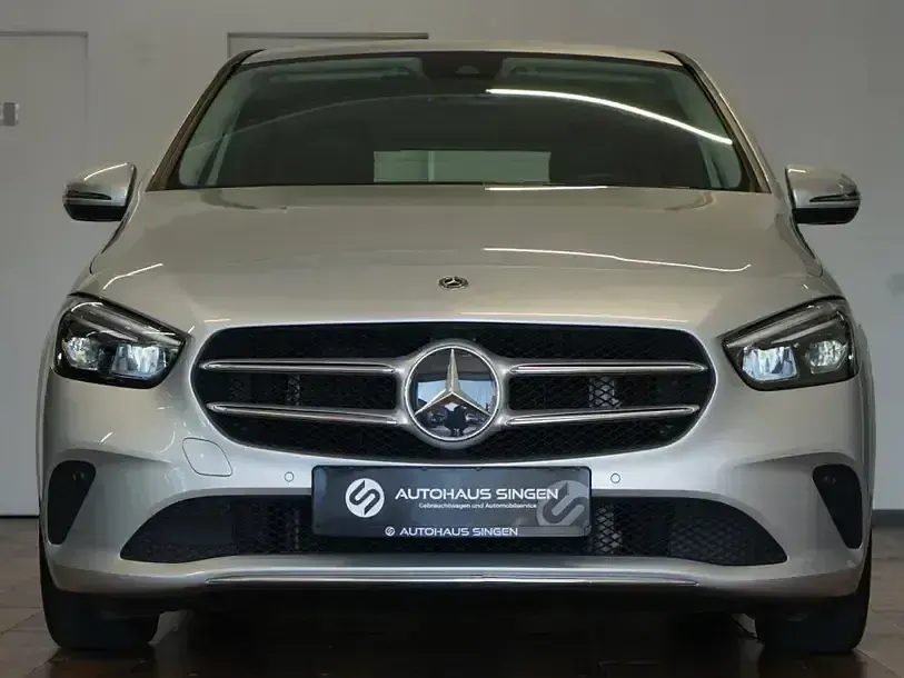 Gebraucht Mercedes B220 Progressive 190 PS (139 kW) 2019 Iridiumsilber (metallic) Van / Kleinbus