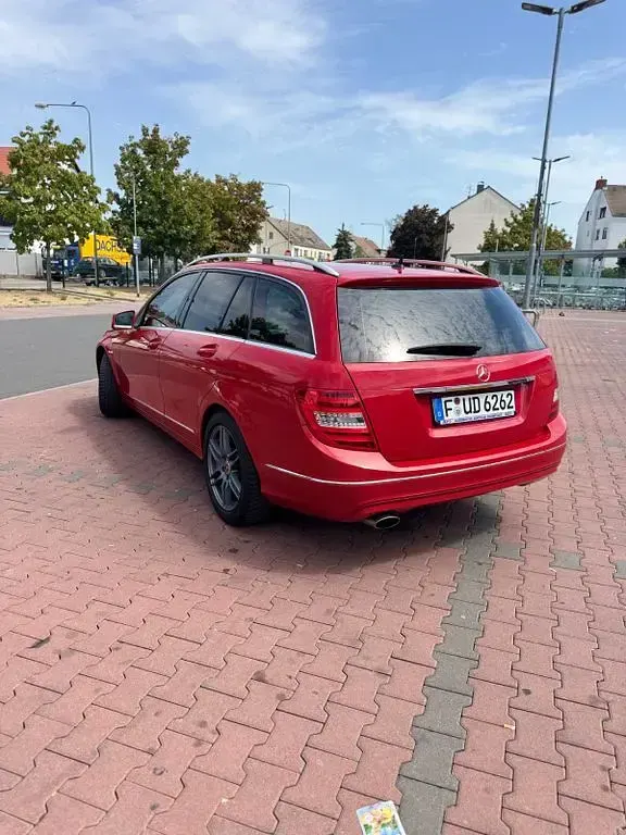 Gebraucht Mercedes C250 Avantgarde 204 PS (150 kW) 2013 Rot Limousine
