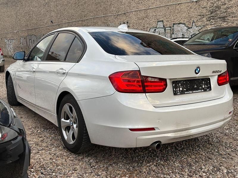 Gebraucht BMW 320 Efficient Dynamics 163 PS (119 kW) 2015 Weiß Limousine