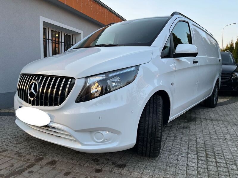Weiß Gebraucht 2022 Mercedes Vito Van / Kleinbus | 32.011 € (Fairer Preis) - Bild 1/4