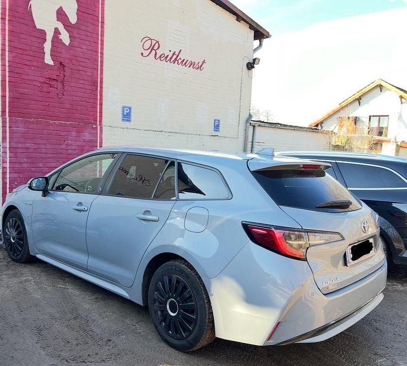 Grau Gebraucht 2021 Toyota Corolla Team Kombi | 17.000 € (Guter Preis) - Bild 1/4