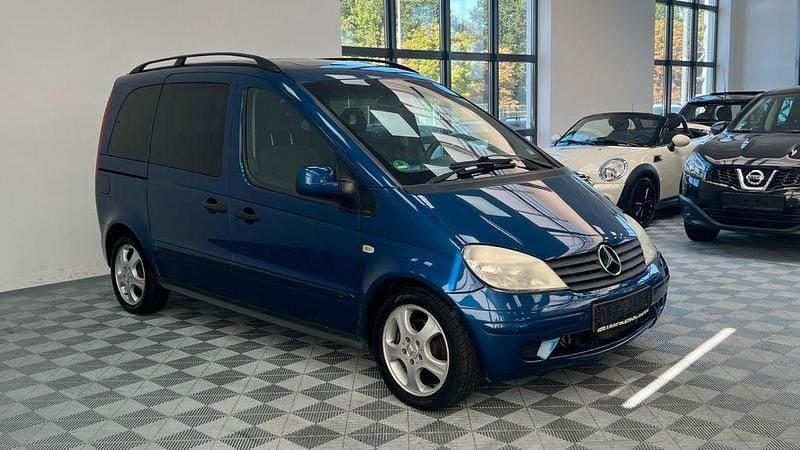 Blau Gebraucht 2004 Mercedes Vaneo Van / Kleinbus | 1.999 € (Fairer Preis) - Bild 1/4