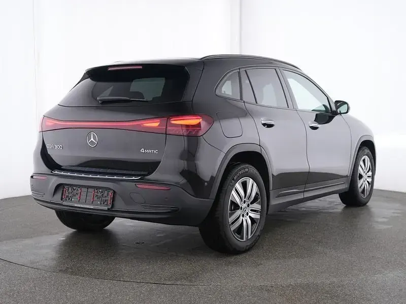 Gebraucht Mercedes EQA300 Night 168 kW (229 PS) 2025 Lack kosmosschwarz SUV