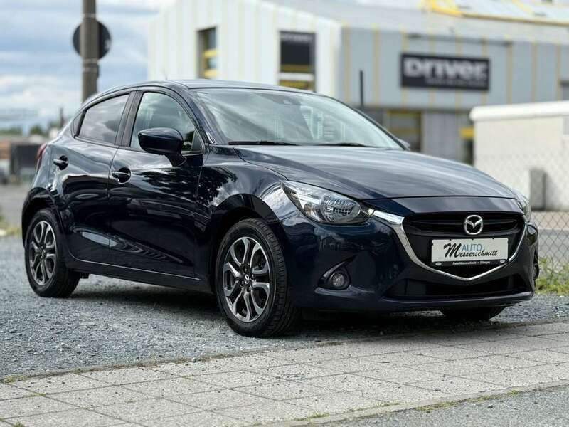 Blau Gebraucht 2017 Mazda 2 Nakama Kleinwagen | 7.440 € (Fairer Preis) - Bild 1/4