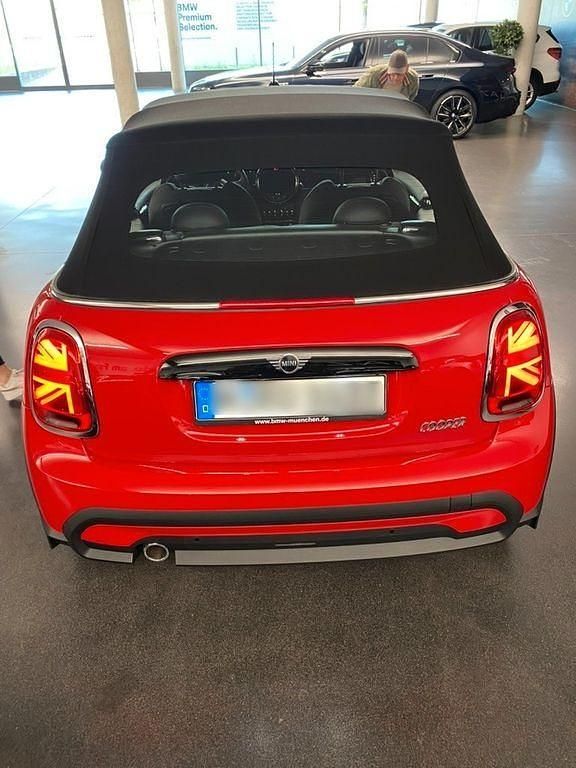 Gebraucht Mini Cooper Classic 136 PS (100 kW) 2023 Rot Kleinwagen
