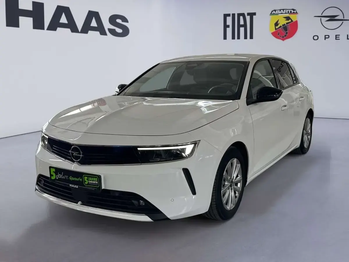 Gebraucht Opel Astra Enjoy 131 PS (96 kW) 2023 Arktis weiss Kleinwagen