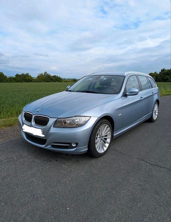 Blau Gebraucht 2011 BMW 318 Sport Line Kombi | 4.600 € (Superpreis) - Bild 1/4