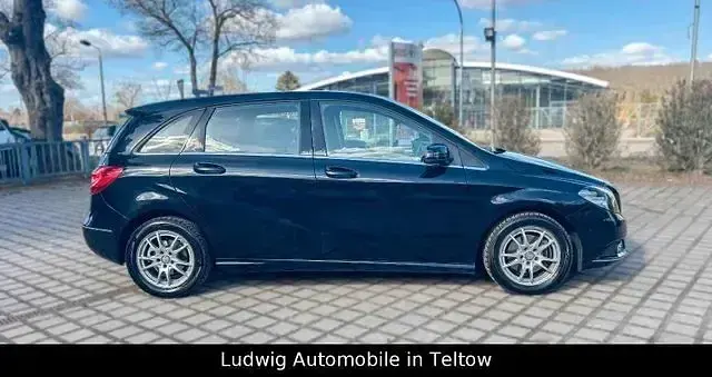 Gebraucht Mercedes B180 122 PS (89 kW) 2013 Schwarz Van / Kleinbus