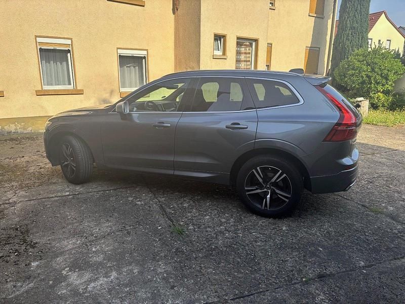 Grau Gebraucht 2018 Volvo XC60 SUV | 29.900 € (Fairer Preis) - Bild 1/4