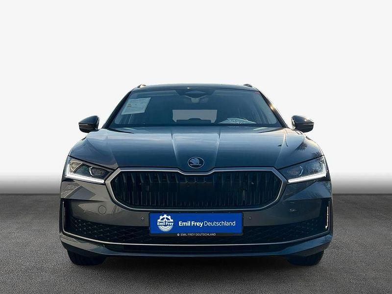 Neu Skoda Superb Selection 150 PS (110 kW) 2026 Grau Kombi