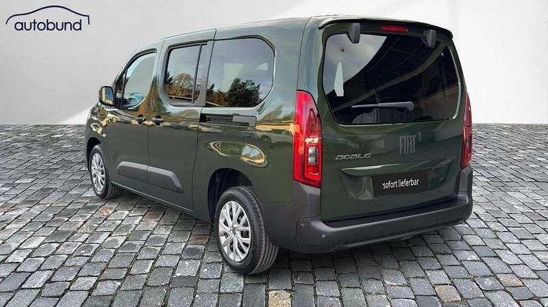Neu Fiat Doblò 131 PS (96 kW) 2025 Grün / backpackerkkhaki Van / Kleinbus
