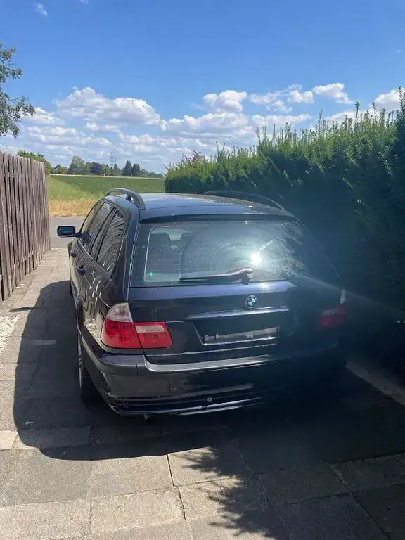 Gebraucht BMW 318 143 PS (105 kW) 2003 Blau Kombi