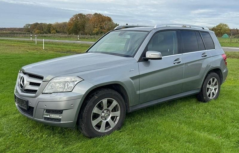 Grau Gebraucht 2012 Mercedes 220 Limousine | 7.800 € - Bild 1/4