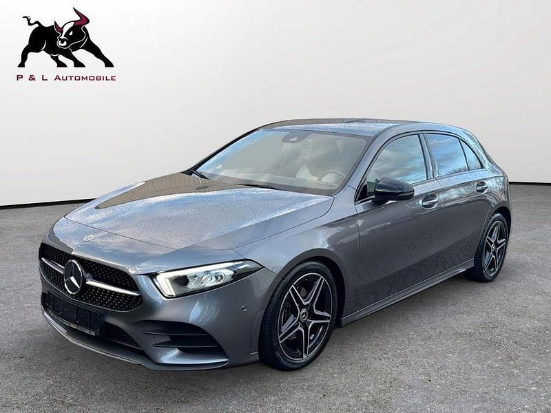 Grau Gebraucht 2018 Mercedes A200 AMG line Limousine | 21.900 € (Guter Preis) - Bild 1/4