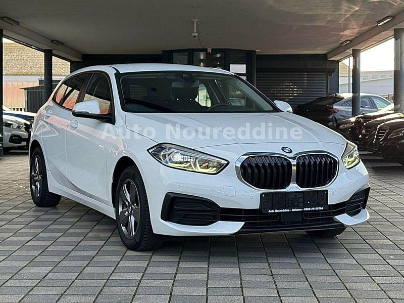 Weiß Gebraucht 2022 BMW 118 Advantage Kleinwagen | 20.999 € (Fairer Preis) - Bild 1/4