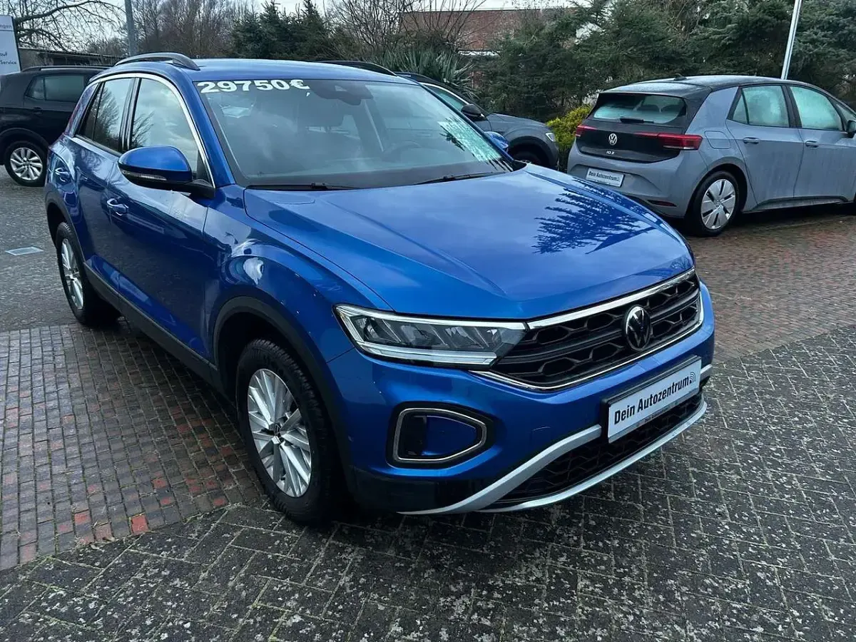Gebraucht VW T-Roc Life 150 PS (110 kW) 2024 Blau SUV