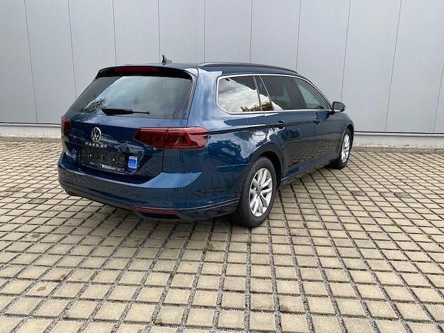 Gebraucht VW Passat IQ Drive 150 PS (110 kW) 2022 Aquamarinblau metallic (metallic) Kombi