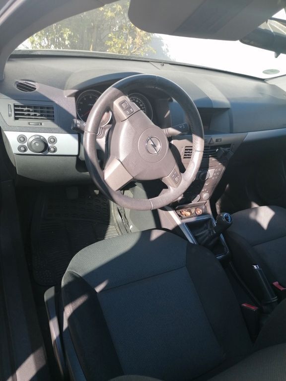 Schwarz Gebraucht 2006 Opel Astra GTC Limousine | 600 € (Fairer Preis) - Bild 1/4