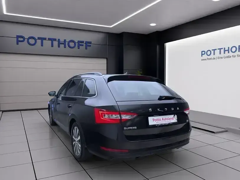 Gebraucht Skoda Superb Ambition 218 PS (160 kW) 2023 Schwarz Kombi